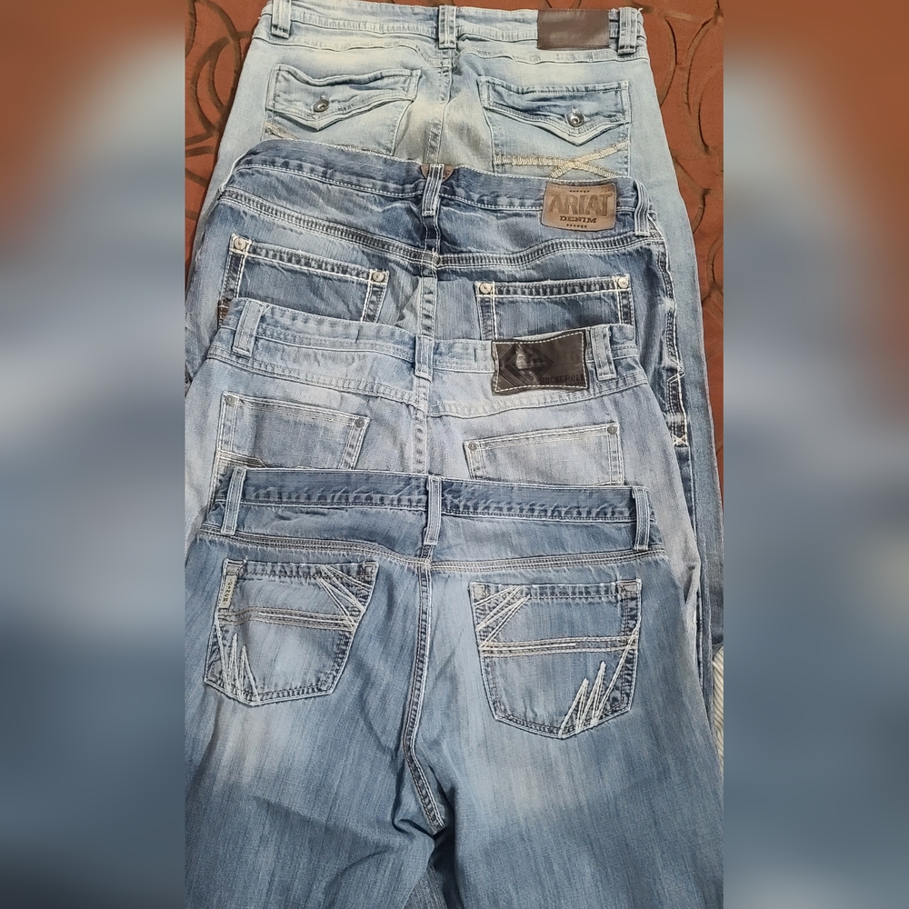 Men's Cinch, Ariat, Rock &Roll and TKAxel jeans . Sizes in photos